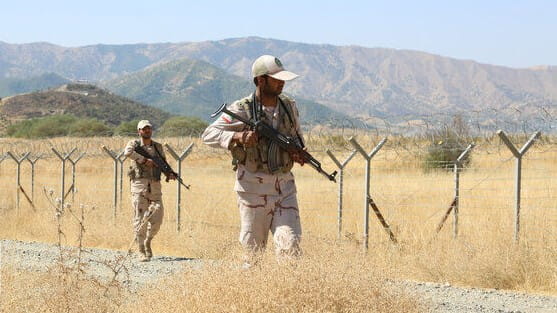 لە هێرشێکی چەکداریدا 10 پۆلیسی ئێران کوژران