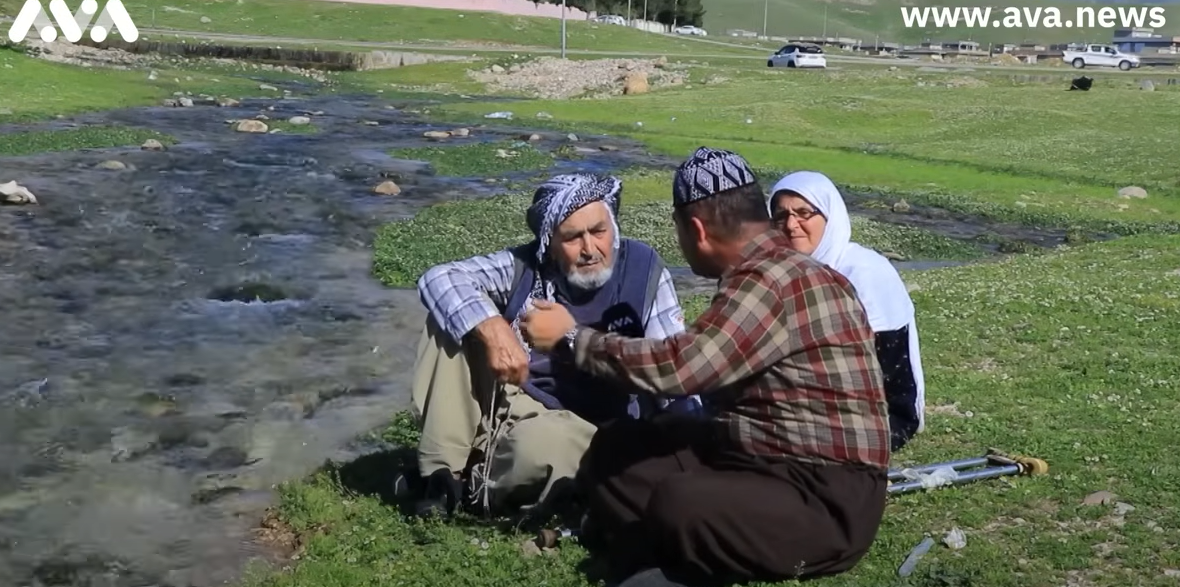 بەربانگی رەسووکە؛ خزمینە لە گوندی شەروێتێ گوچانێم داناوە بۆ بەربانگێ