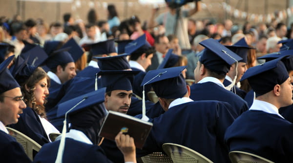 قوتابیانی خوێندنی باڵا داوادەکەن پارەی خوێندنیان لەدەرەوە بۆ خەرجبکرێتەوە