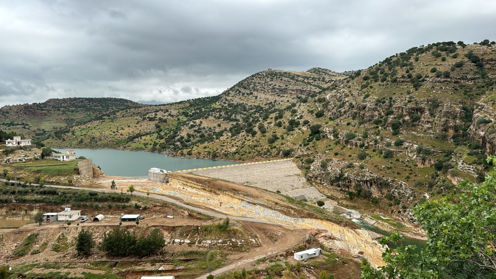 وێنەی بەنداوی خنس لە پارێزگای دهۆک