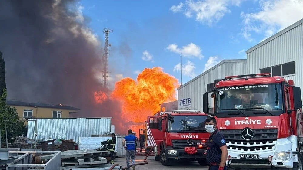 گرووپێکی سەر بە پەکەکە لە شوێنێکی دیکەش ئاگریان لە کارگەیەک بەر دا